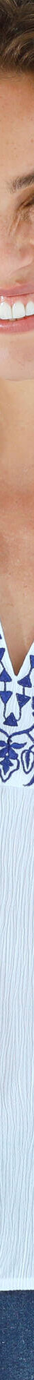 Blouse crépon brodé manches courtes (blanc / bleu) Blouse crépon brodé manches courtes (blanc / bleu)